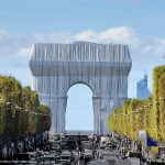 champs-elysees-paris-arc-de-triomphe-empaquete-christo-2021