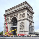 expo-gratuite-christo-paris-etape-installation-arc-de-triomphe-empaquete