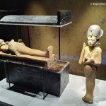 expo-paris-Toutankhamon-divinites-cercueil-statues