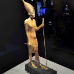 expo-paris-Toutankhamon-statue-bois-dore