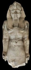 expo-ramses-paris-colosse-en-calcaire